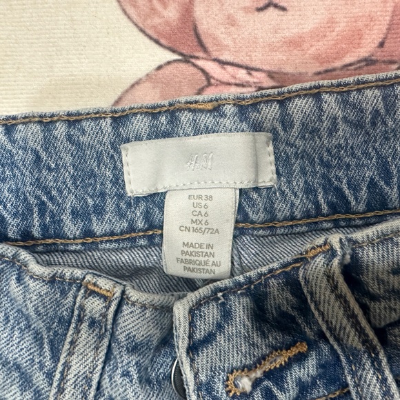 H&M High-rise Baggy Distressed Jean Size US6 - Picture 2 of 2